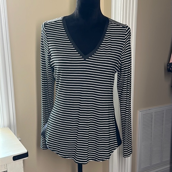 WHBM long sleeve knit top - Picture 2 of 8